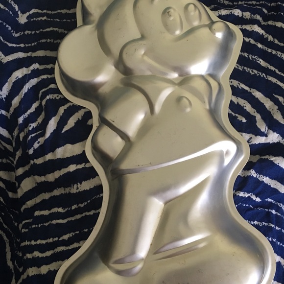 Mickey Mouse Cake Pan - Picture 2 of 5
